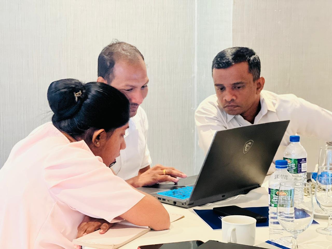 Journalists collaborating